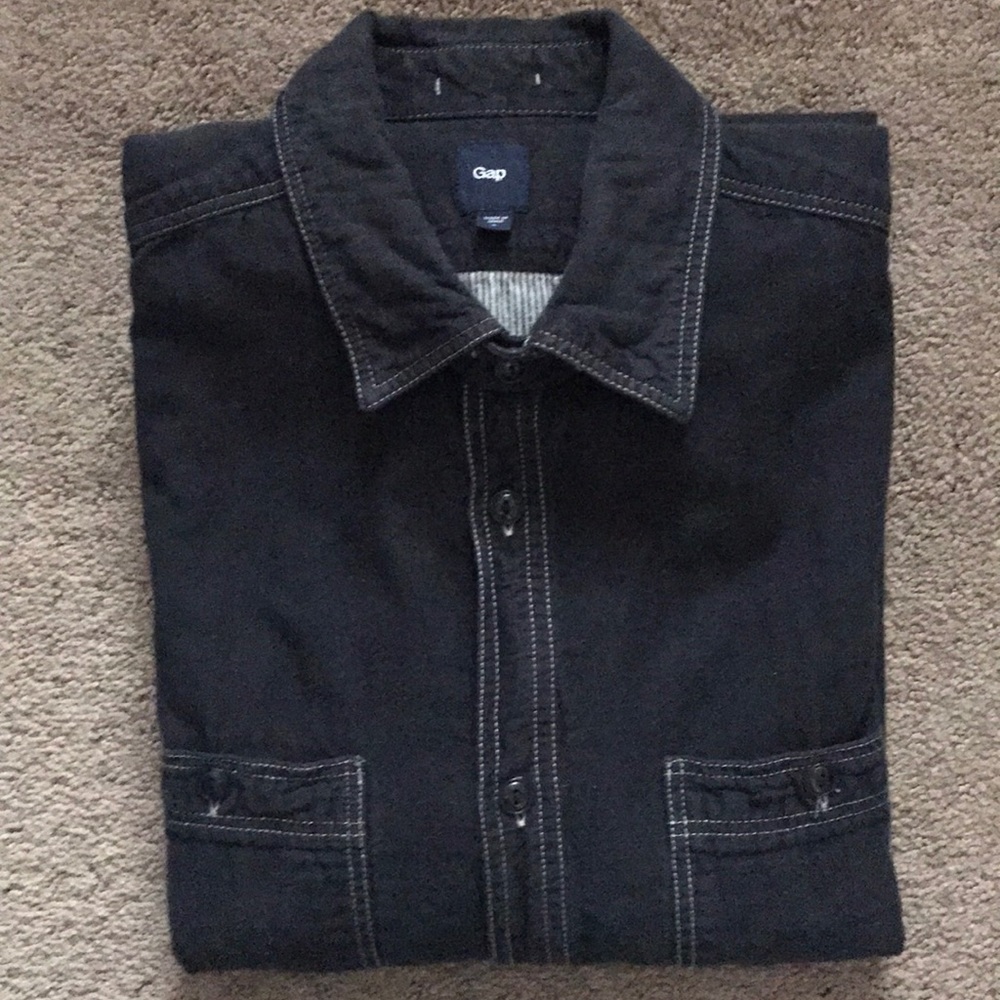 Men’s GAP button down shirt